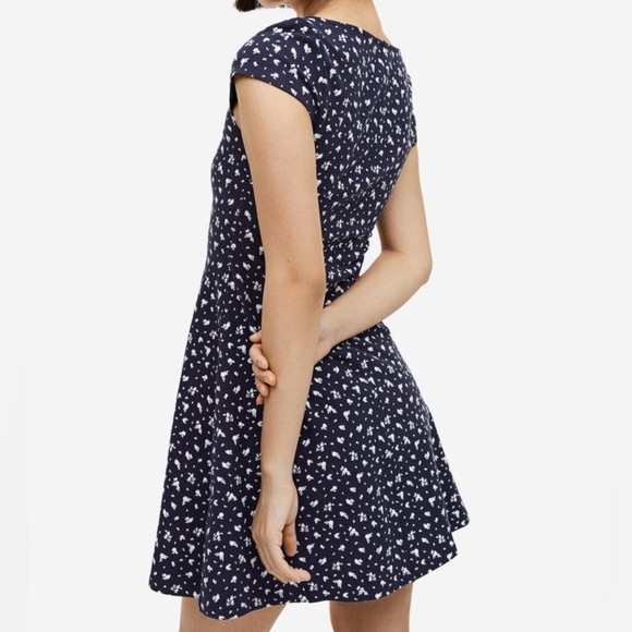 Cap-sleeved Jersey Dress in Navy Blue/Floral in Size M from H&M - Picture 4 of 7